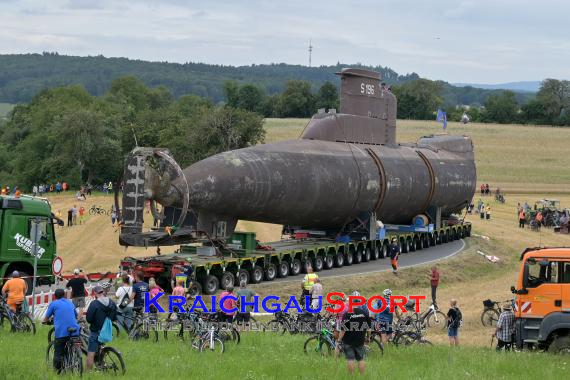 U-Boot-Transport-durch-Hilsbach-und-Weiler (© Siegfried Lörz)